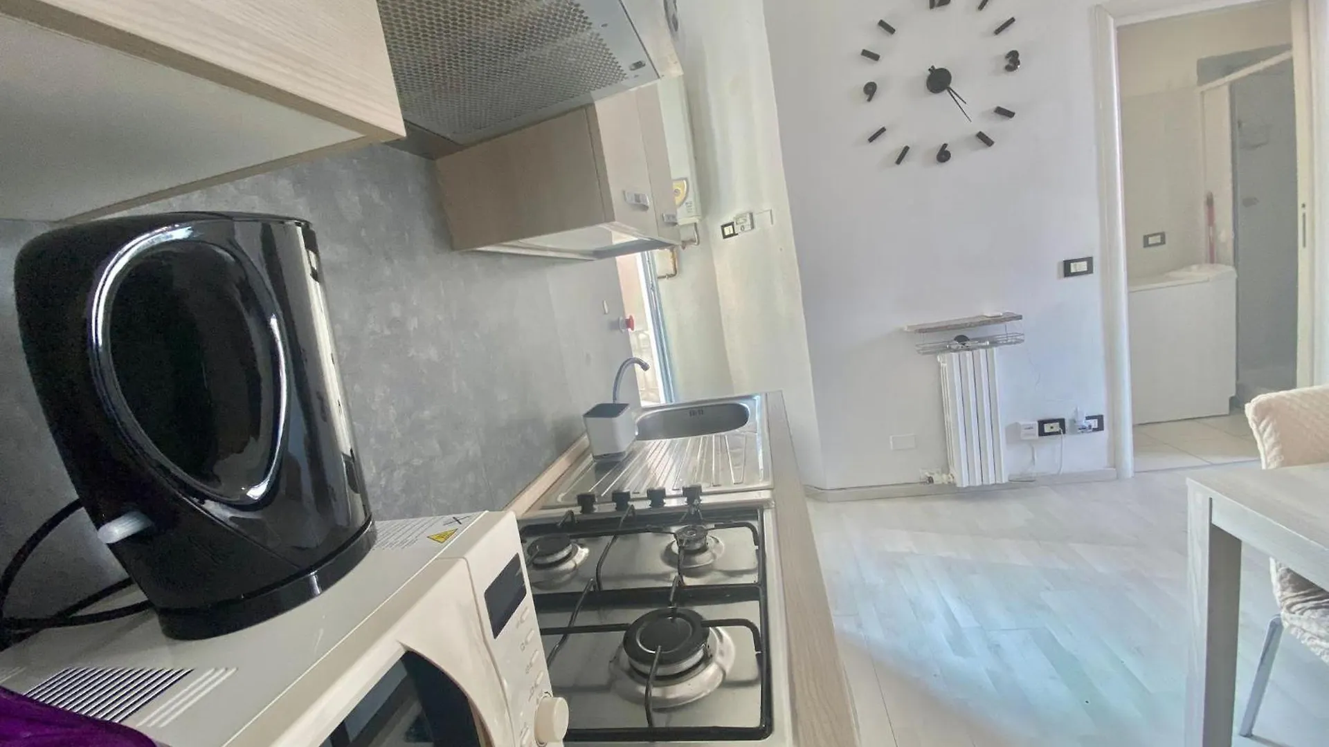 Modica Home, Graziosa E Silenziosa, Nel Cuore Del Quartiere Famagosta Milano 0*,  Italia